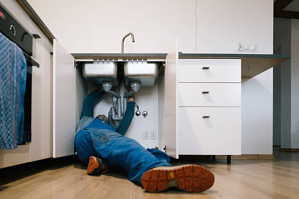 Professional Leak Detection technician working in Elizabethport, NJ